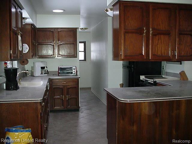 65220 8 Mile Road South Lyon, MI 48178 - Photo 11 of 28