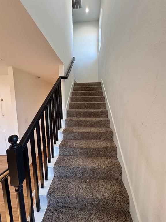 4209 Metropolitan Avenue Dallas, TX 75210 - Photo 8 of 16 a view of entryway