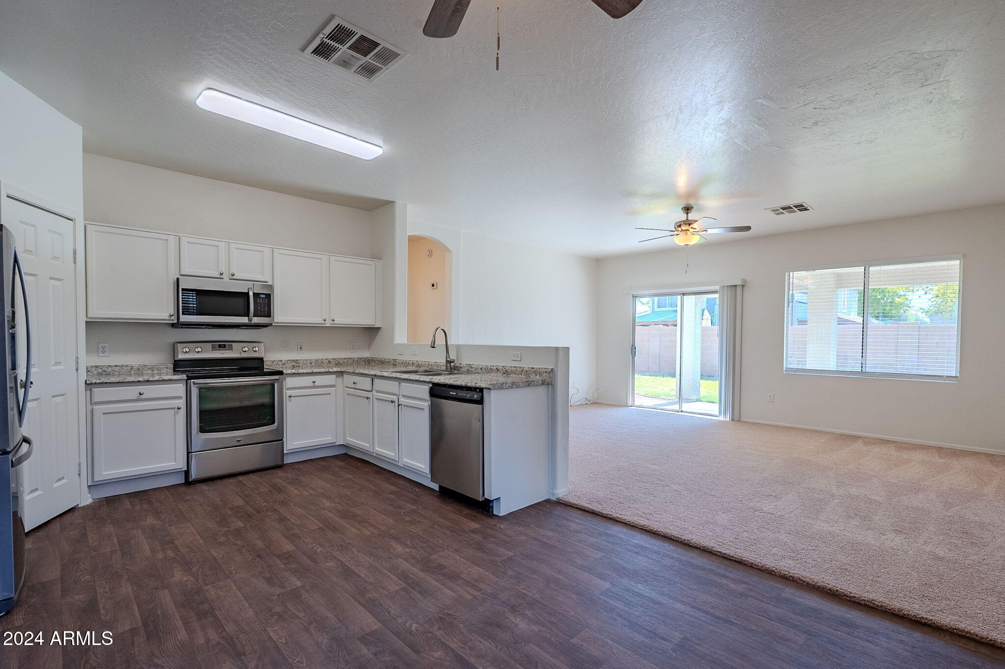 2483 East Del Rio Court Gilbert, AZ 85295 - Photo 3 of 27 Kitchen