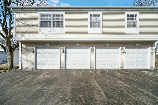 $2,000 | 1242 Nova Court, Wheeling, IL 60090