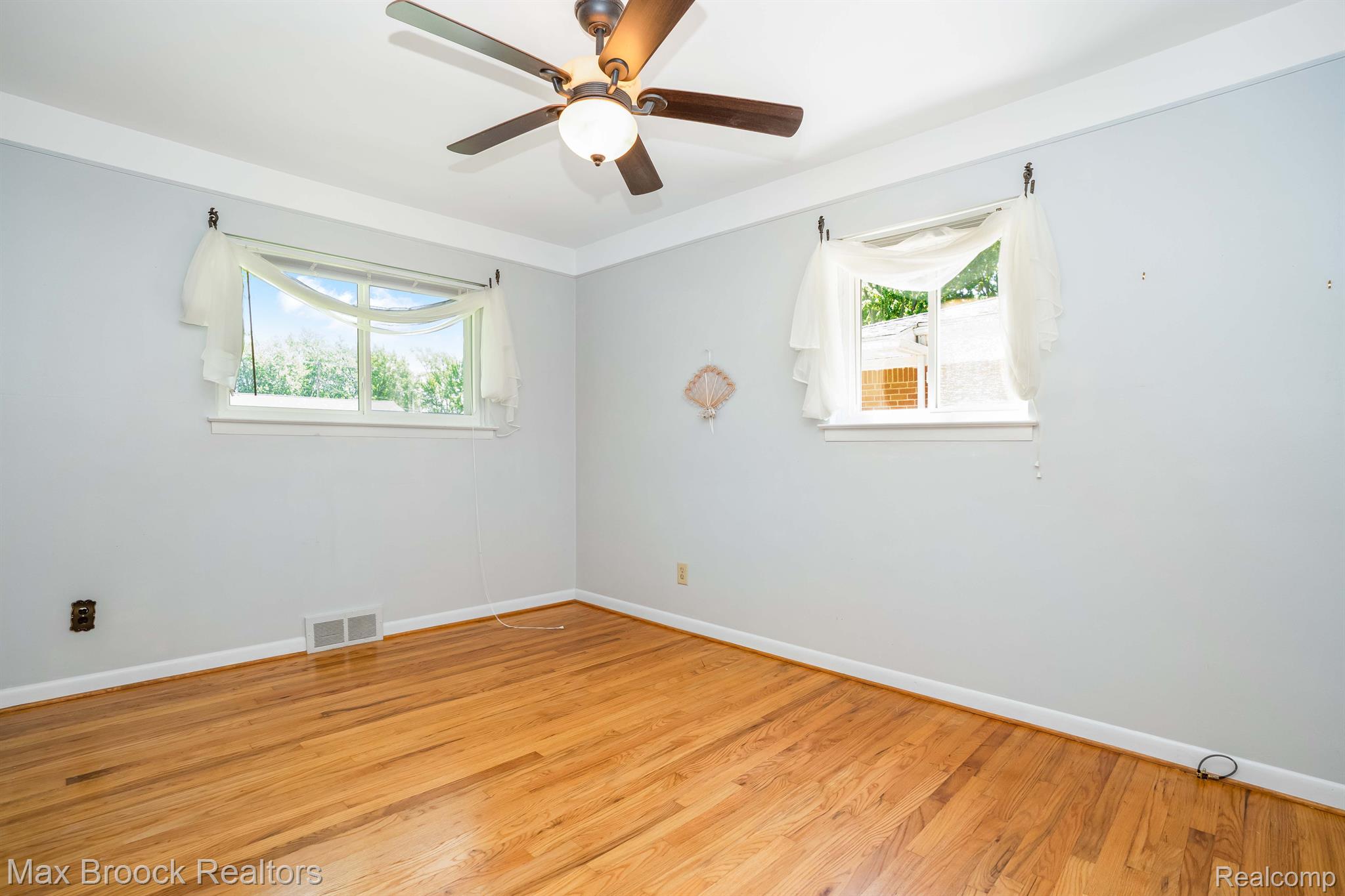35411 Rutherford Street Clinton Township, MI 48035 - Photo 11 of 26 Gallery Image 11