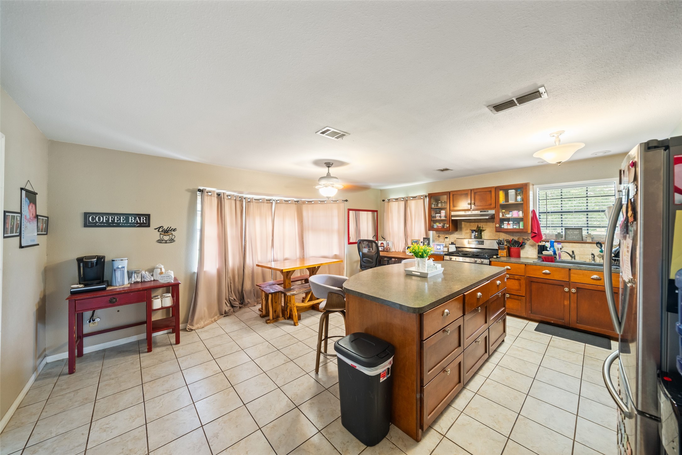 154 Pin Oak Drive Angleton, TX 77515 - Photo 11 of 27