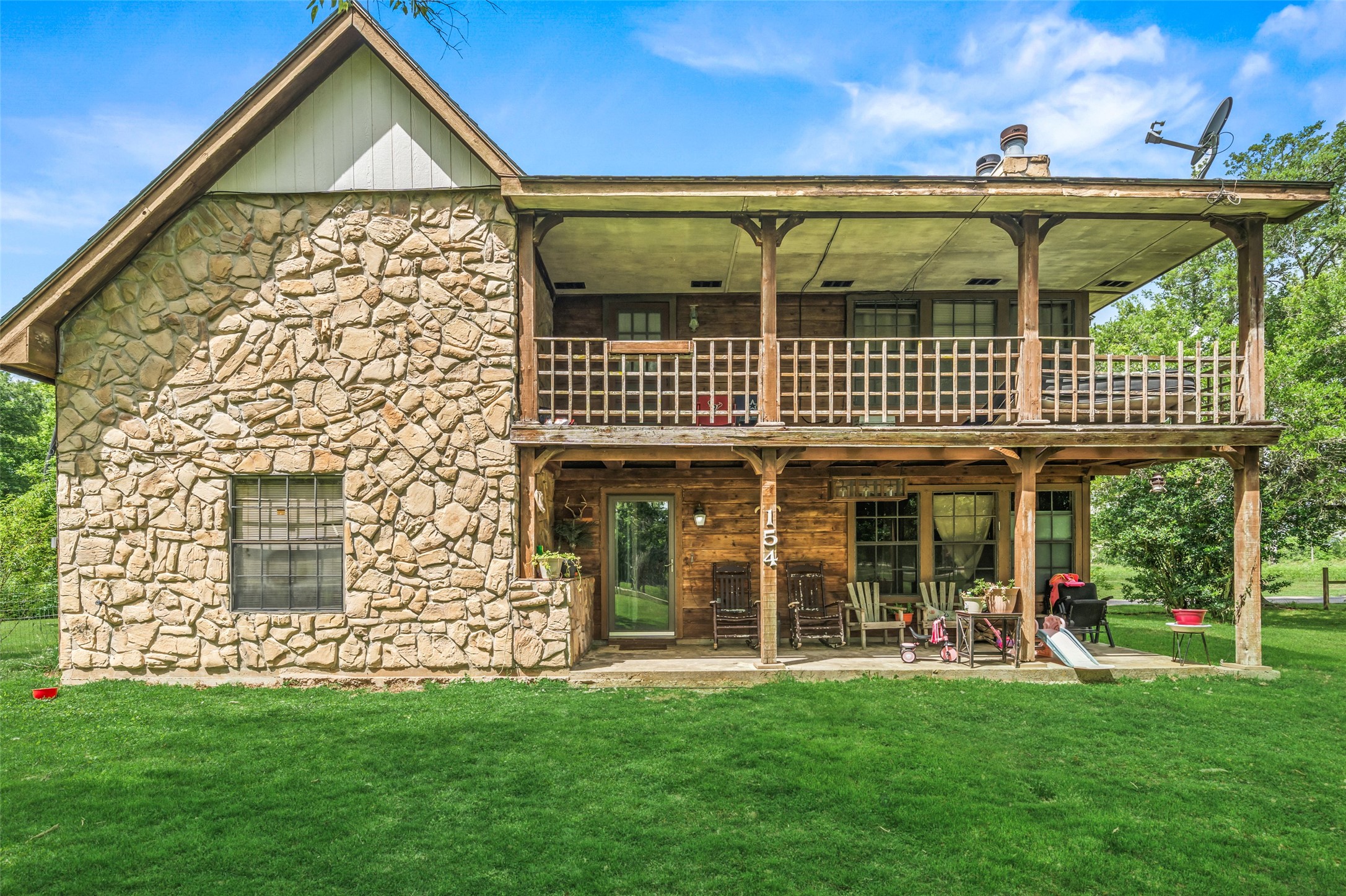 154 Pin Oak Drive Angleton, TX 77515 - Photo 3 of 27