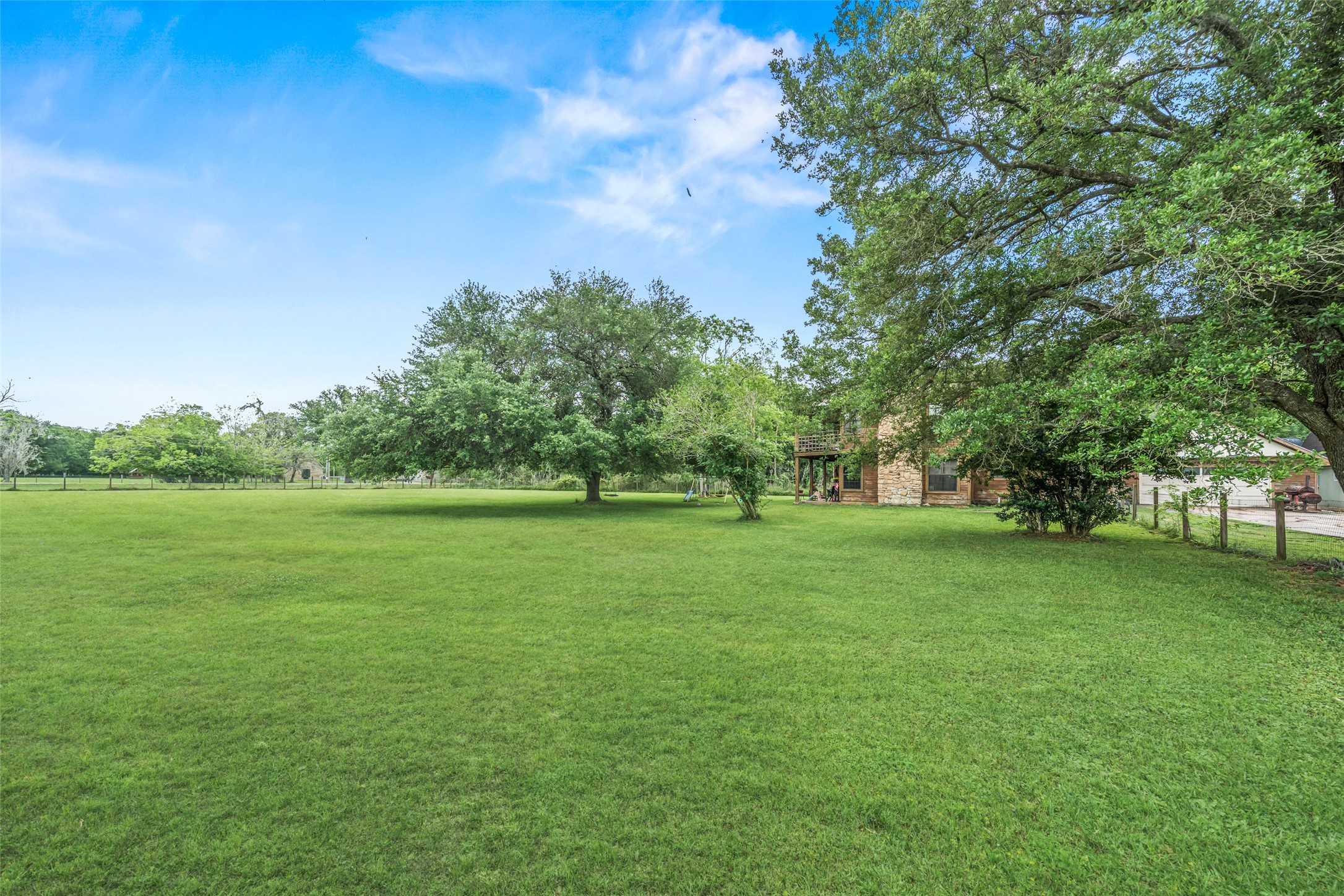 154 Pin Oak Drive Angleton, TX 77515 - Photo 6 of 27