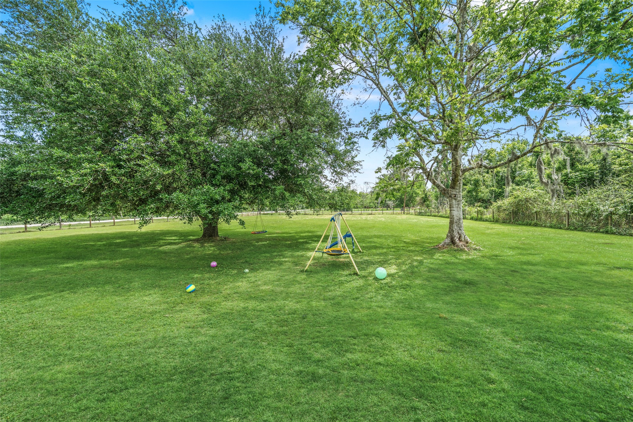 154 Pin Oak Drive Angleton, TX 77515 - Photo 8 of 27