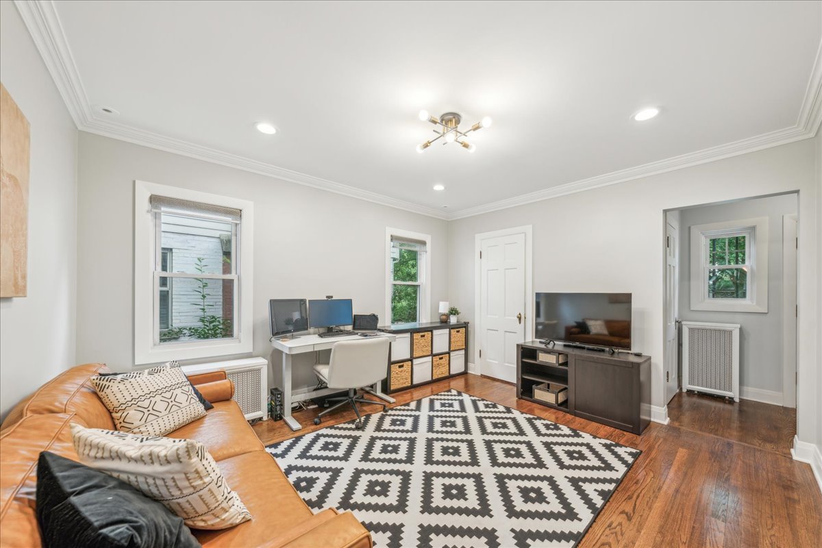 212 E Road Glen Ellyn, IL 60137 - Photo 16 of 42 a living room with furniture and a flat screen tv