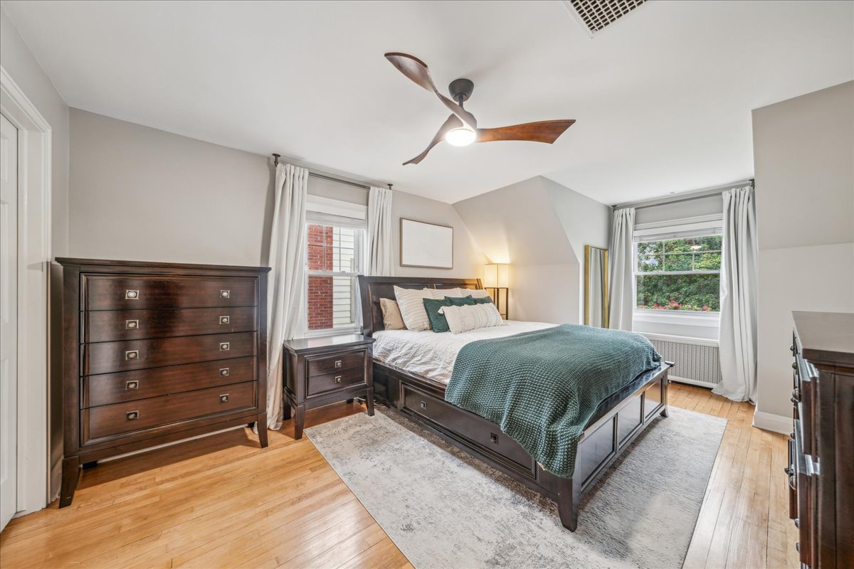 212 E Road Glen Ellyn, IL 60137 - Photo 20 of 42 a spacious bedroom with a bed and a dresser