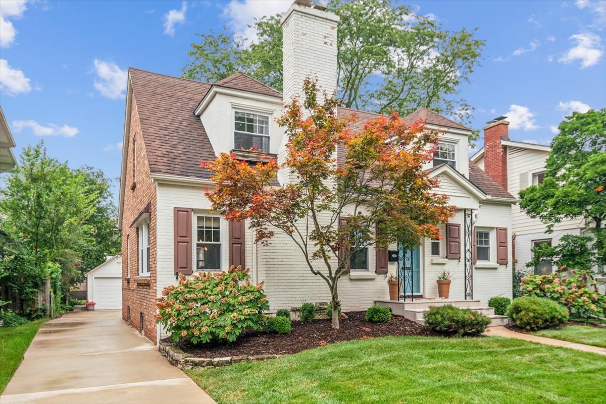 212 E Road Glen Ellyn, IL 60137 - Photo 2 of 42 front view of a house with a yard and an trees