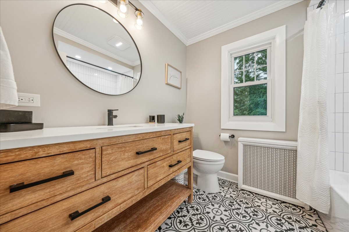 212 E Road Glen Ellyn, IL 60137 - Photo 26 of 42 a bathroom with a toilet a sink and a mirror