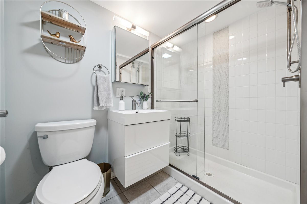 212 E Road Glen Ellyn, IL 60137 - Photo 29 of 42 a bathroom with a toilet sink and shower