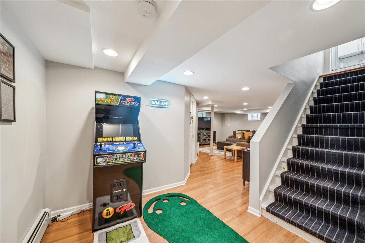 212 E Road Glen Ellyn, IL 60137 - Photo 33 of 42 a view of a room with gym equipment