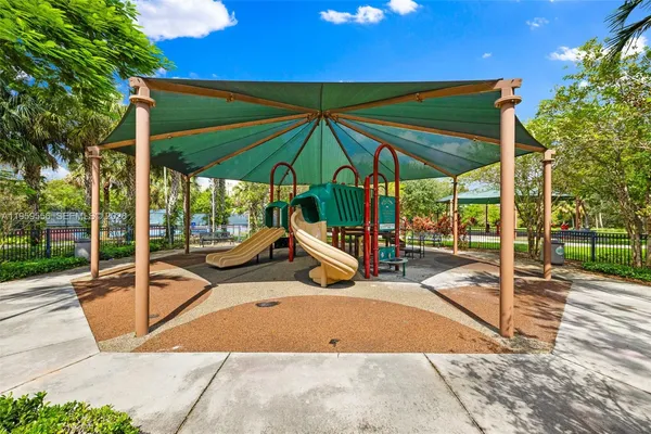 $2,450 | 3850 Oaks Clubhouse Drive, Unit 504, Pompano Beach, FL 33069