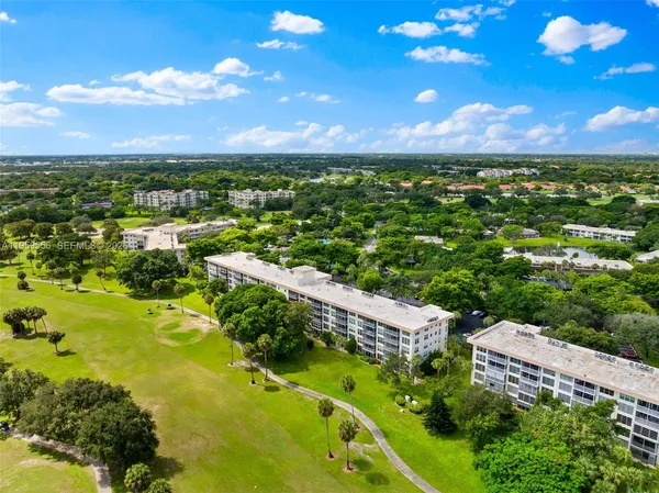 $2,450 | 3850 Oaks Clubhouse Drive, Unit 504, Pompano Beach, FL 33069