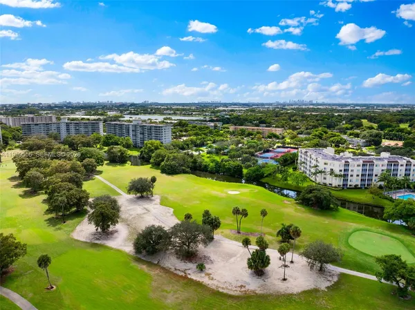 $2,450 | 3850 Oaks Clubhouse Drive, Unit 504, Pompano Beach, FL 33069