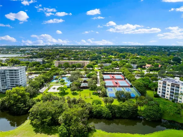 $2,450 | 3850 Oaks Clubhouse Drive, Unit 504, Pompano Beach, FL 33069