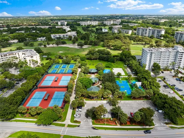 $2,450 | 3850 Oaks Clubhouse Drive, Unit 504, Pompano Beach, FL 33069