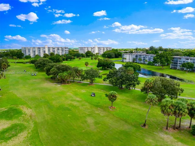 $2,700 | 3850 Oaks Clubhouse Drive, Unit 504, Pompano Beach, FL 33069