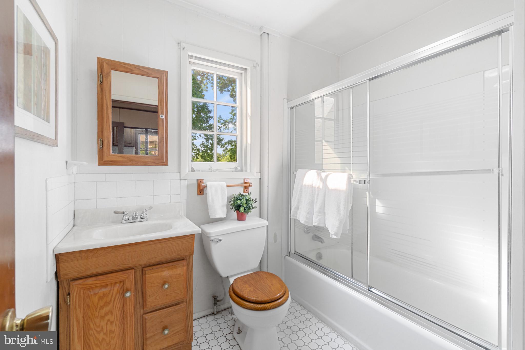 1 Hillcrest Road Riva, MD 21140 - Photo 12 of 37 Full hall bathroom