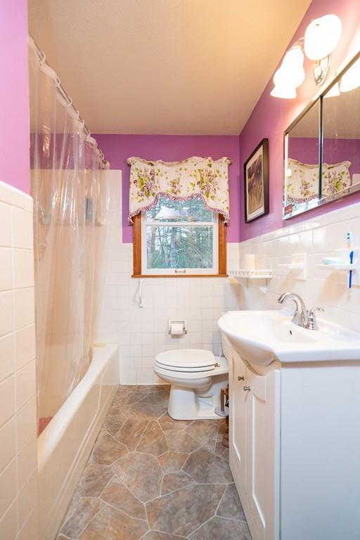 83 Parkerview Street Springfield, MA 01129 - Photo 9 of 20 Gallery Image 9