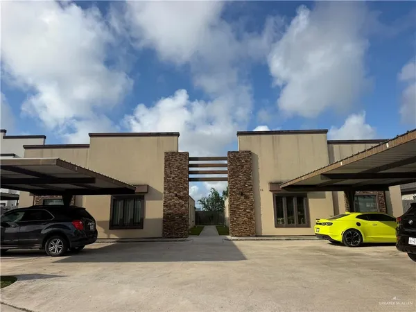 $1,100 | 106 Teak Drive, Unit 4, Edinburg, TX 78541
