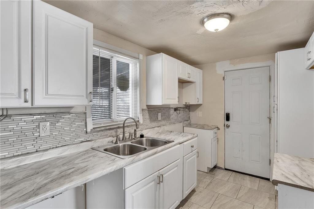 811 Clonmel Street Duquesne, PA 15110 - Photo 7 of 15 Kitchen