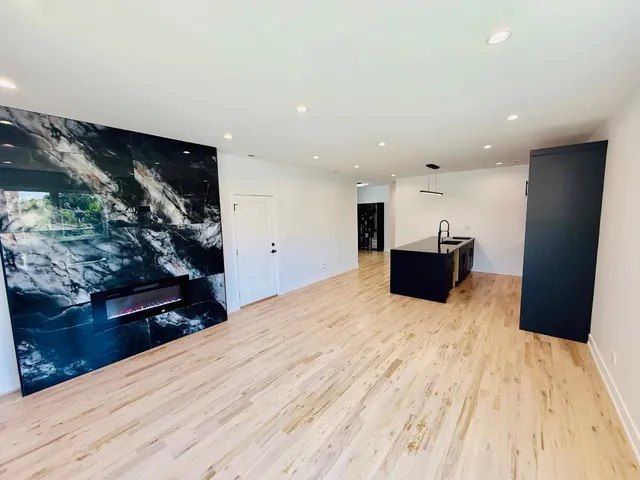 $759,900 | 155 North La Crosse Avenue, Chicago, IL 60644