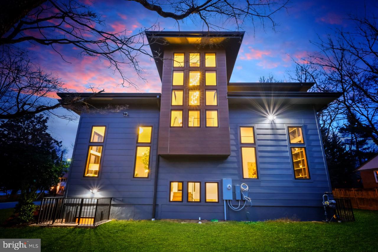 6160 Hardy Drive McLean, VA 22101 - Photo 3 of 41 a view of a building with a tub