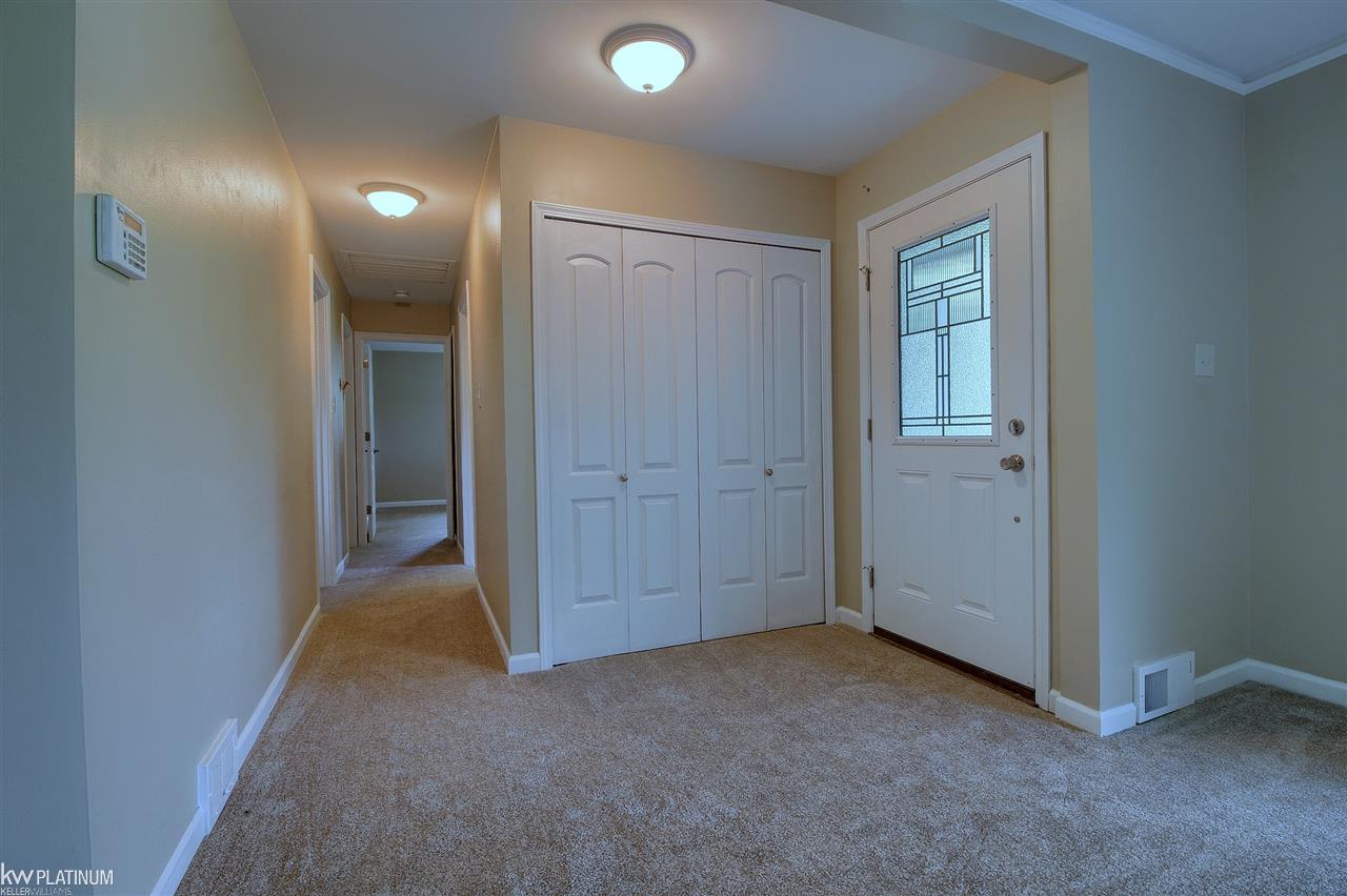 1247 Hawthorne Road Grosse Pointe, MI 48236 - Photo 17 of 29 31352239-16.JPG