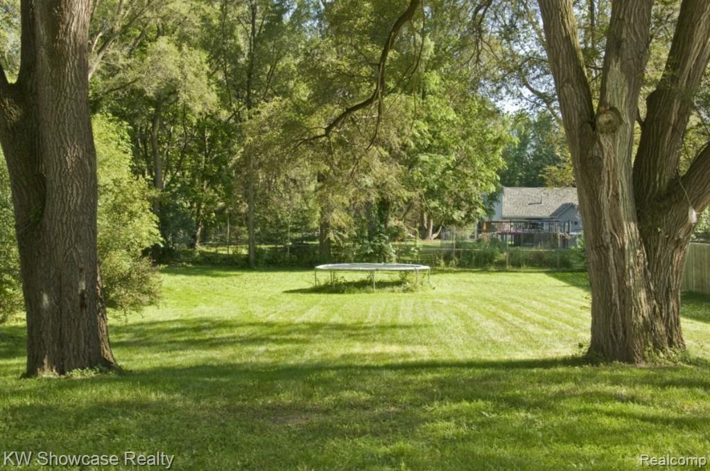 7875 Commerce Road West Bloomfield, MI 48324 - Photo 26 of 26 yard2.jpg