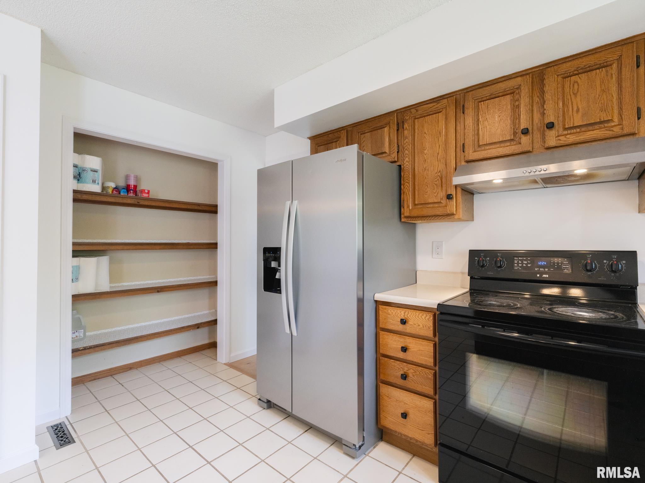 6607 North Camelot Road Peoria, IL 61615 - Photo 17 of 75