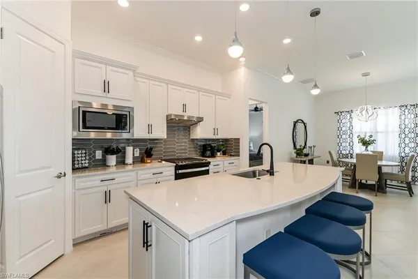 $3,895 | 9819 Everglades Boulevard North, Naples, FL 34120