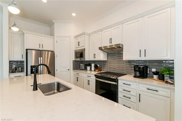 $3,895 | 9819 Everglades Boulevard North, Naples, FL 34120