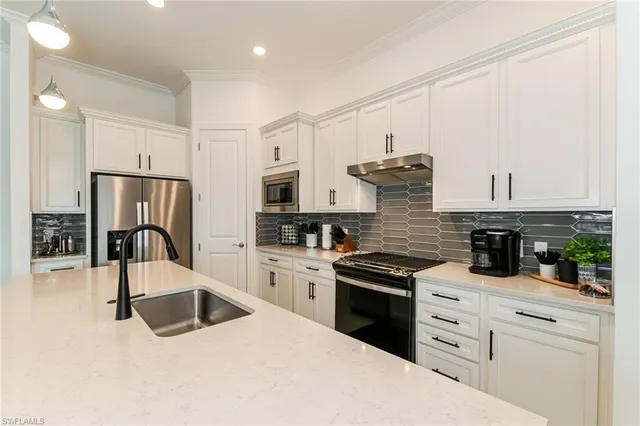 $4,995 | 9819 Everglades Boulevard North, Naples, FL 34120