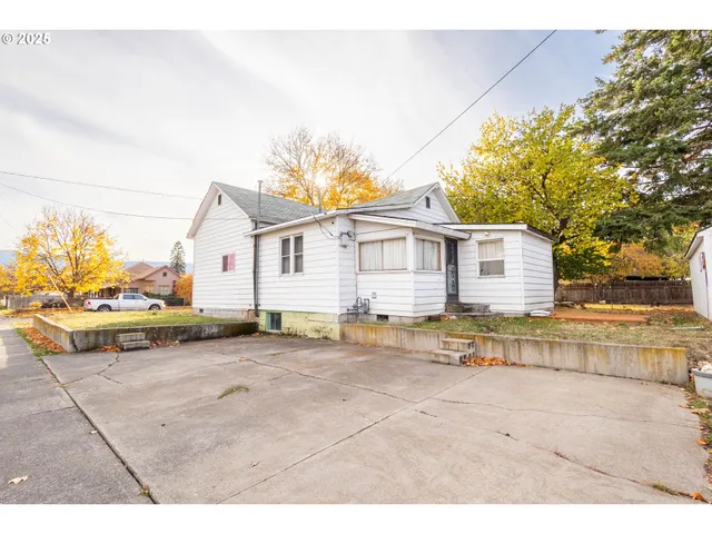 a view of a house with a patio