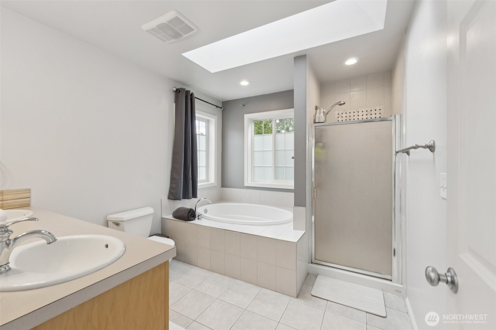2750 Diamond Loop, Unit E Milton, WA 98354 - Photo 18 of 29 a bathroom with a tub sink and mirror
