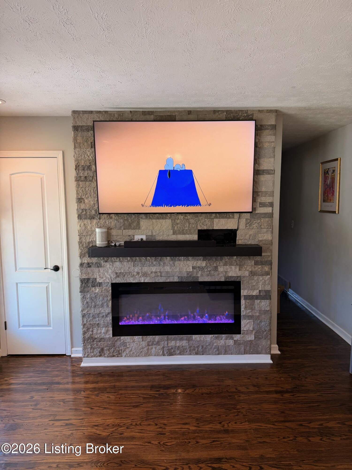 1066 Runell Road Louisville, KY 40214 - Photo 8 of 37 Fireplace