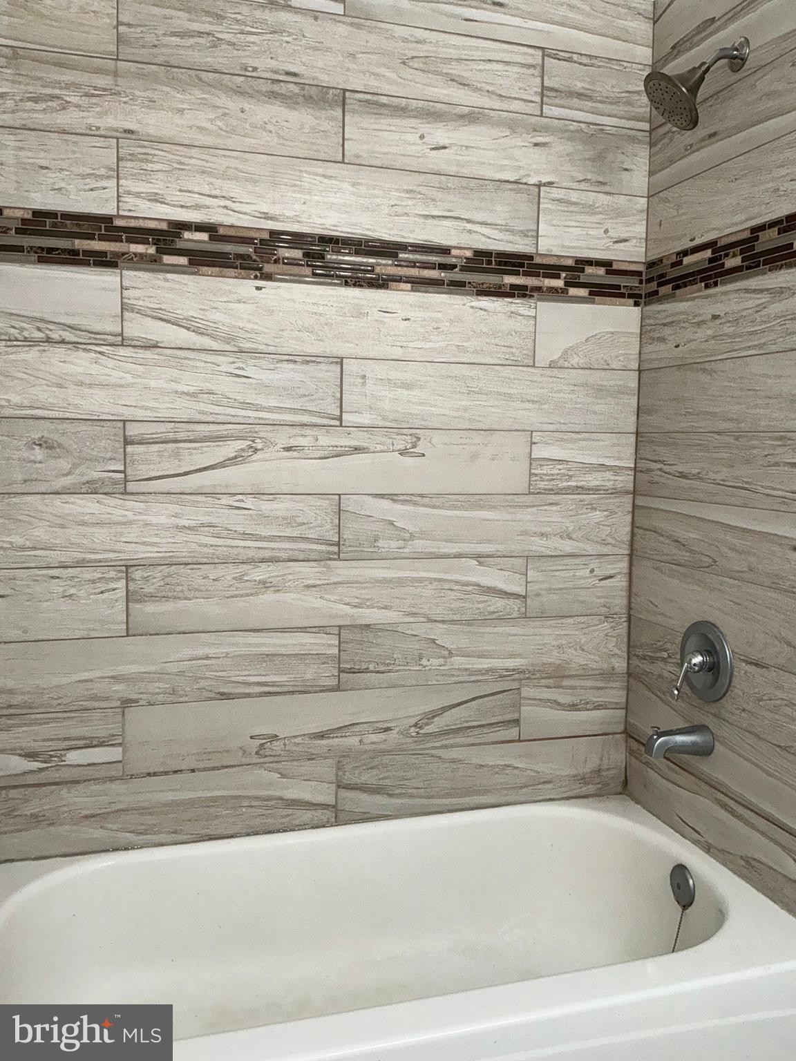 10003 Vanderbilt Circle, Unit 11 Rockville, MD 20850 - Photo 17 of 23 a bathroom with a bathtub