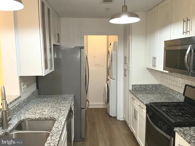 a view of bathroom with washer and dryer