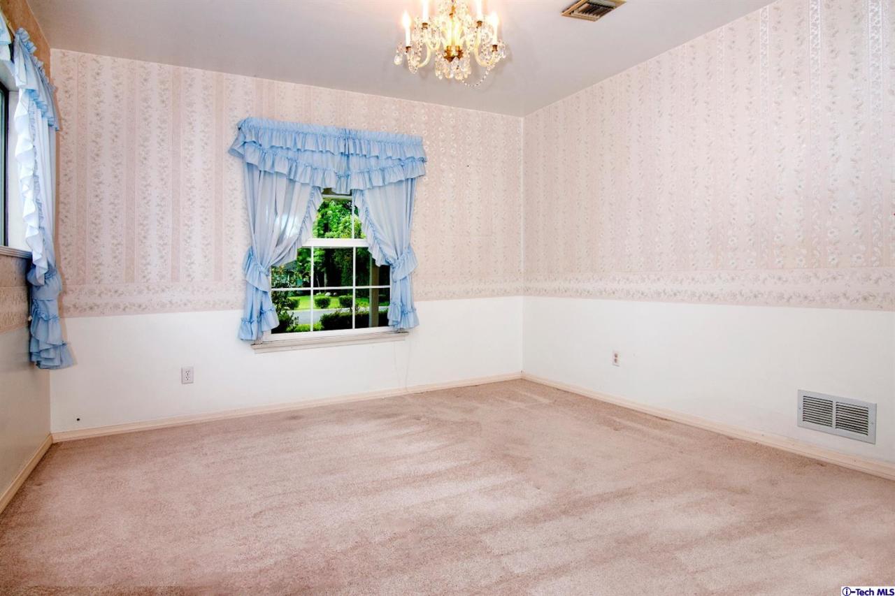 3263 Orlando Road Pasadena, CA 91107 - Photo 23 of 56 a view of room with window