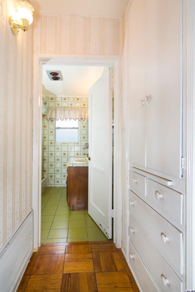 3263 Orlando Road Pasadena, CA 91107 - Photo 24 of 56 a bathroom with a mirror and a shower