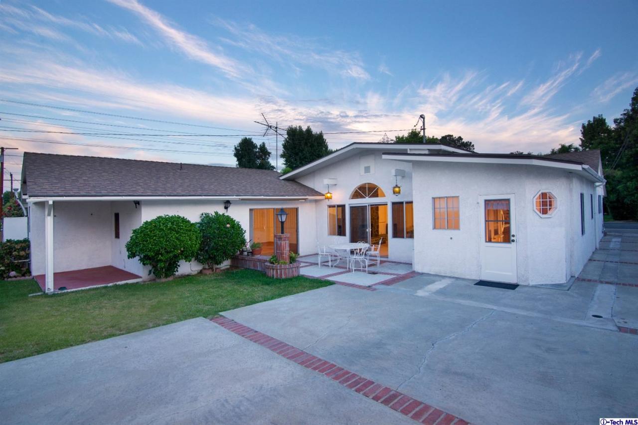 3263 Orlando Road Pasadena, CA 91107 - Photo 40 of 56 a front view of a house with a yard and garage