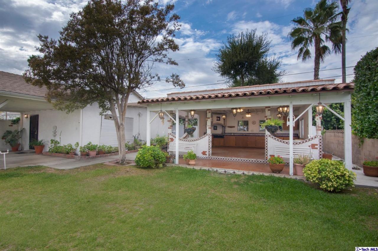 3263 Orlando Road Pasadena, CA 91107 - Photo 42 of 56 a view of a house with backyard and porch