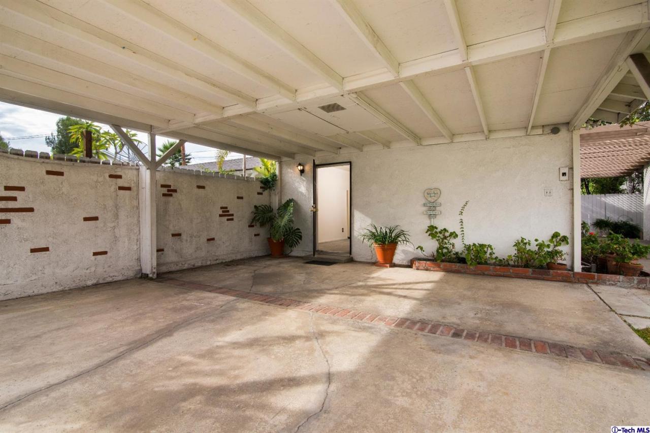 3263 Orlando Road Pasadena, CA 91107 - Photo 46 of 56 a view of a garage
