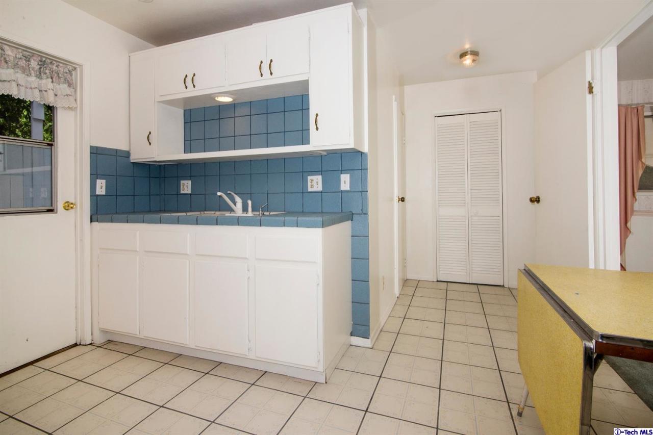 3263 Orlando Road Pasadena, CA 91107 - Photo 50 of 56 a kitchen with a stove