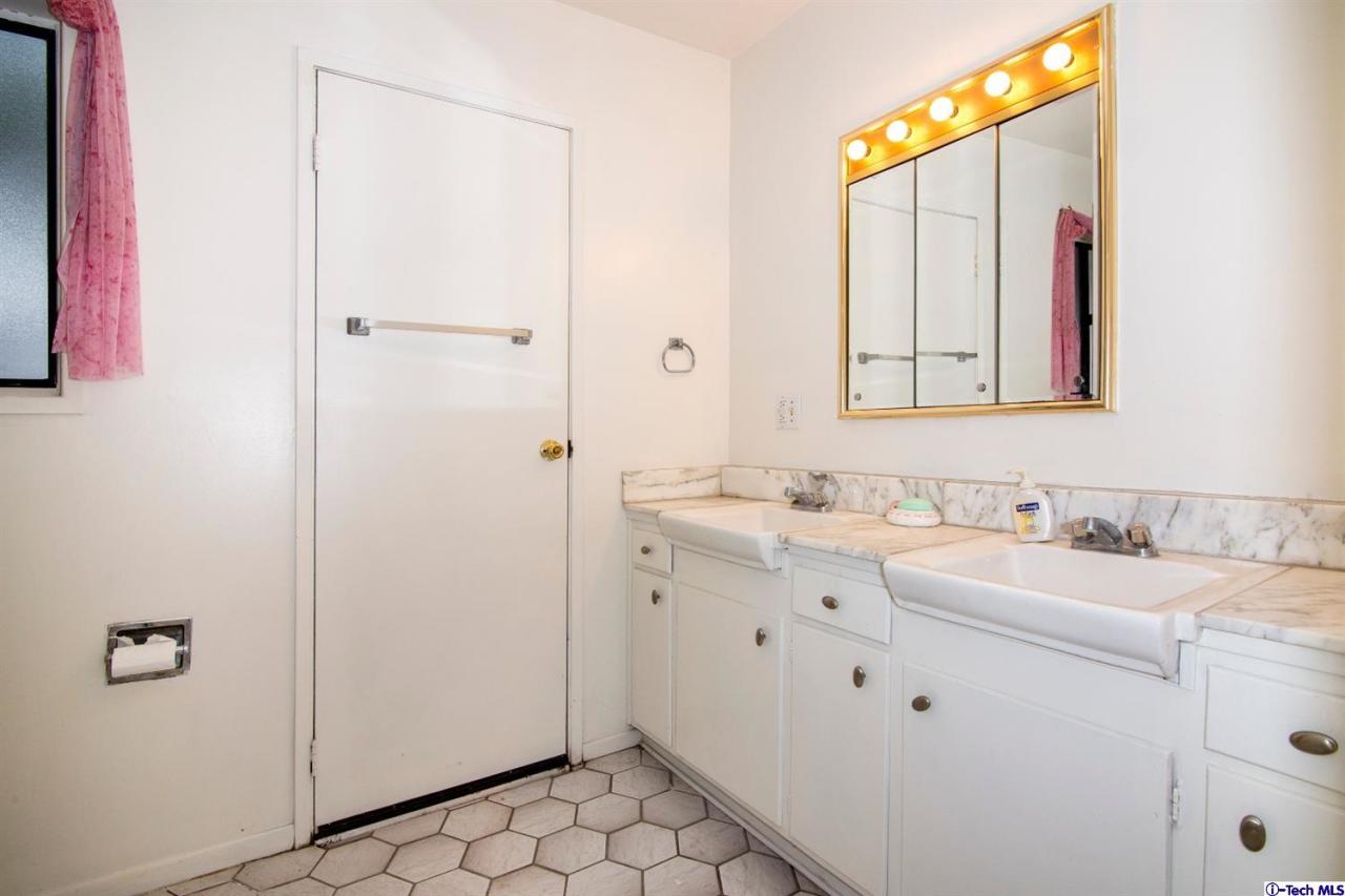 3263 Orlando Road Pasadena, CA 91107 - Photo 52 of 56 a bathroom with a sink and a mirror