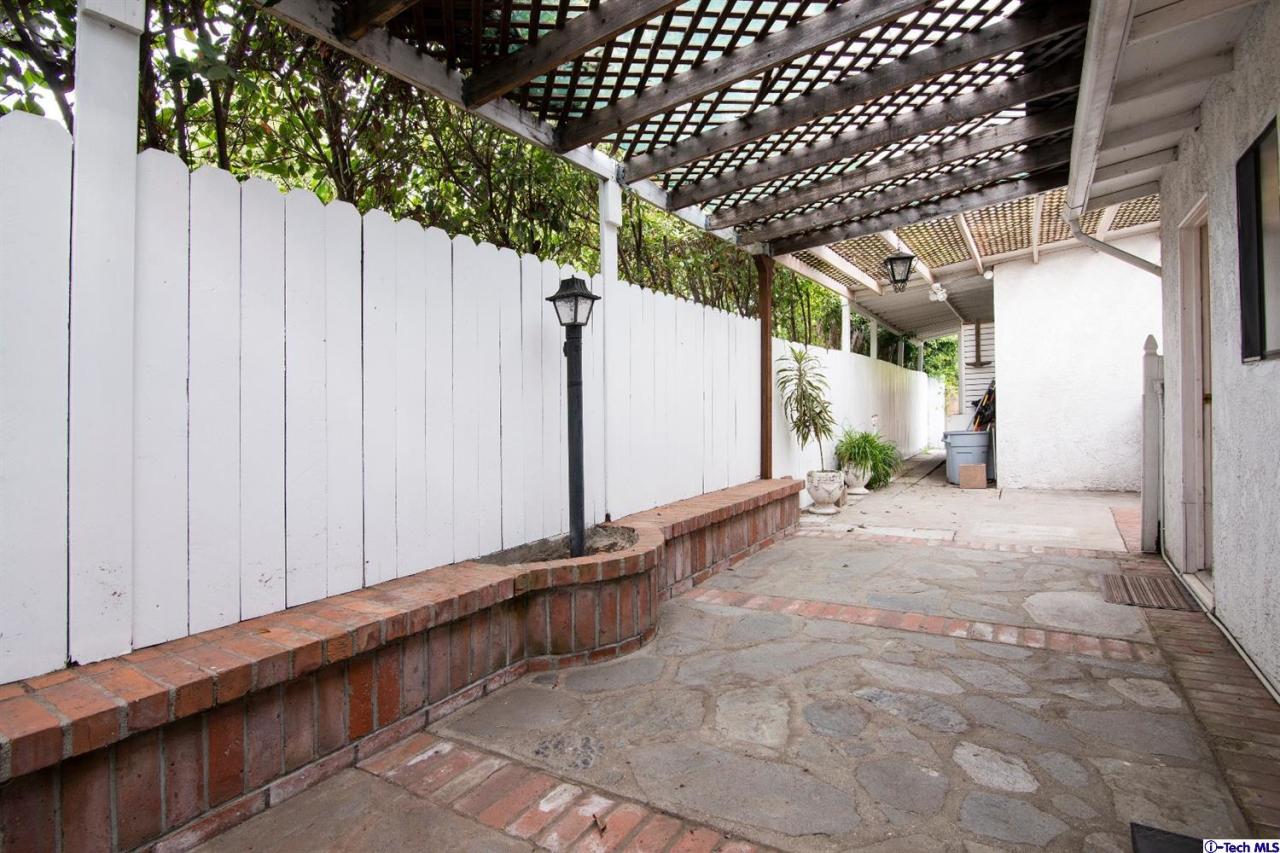 3263 Orlando Road Pasadena, CA 91107 - Photo 54 of 56 a view of a back yard of the house