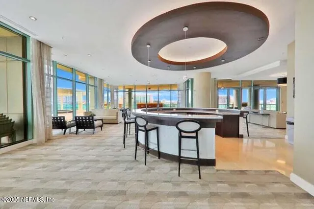 a view of a very nice looking building