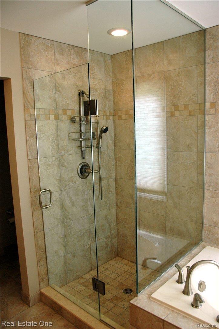 3974 Kaeleaf Road Lake Orion, MI 48360 - Photo 13 of 14 Master Shower