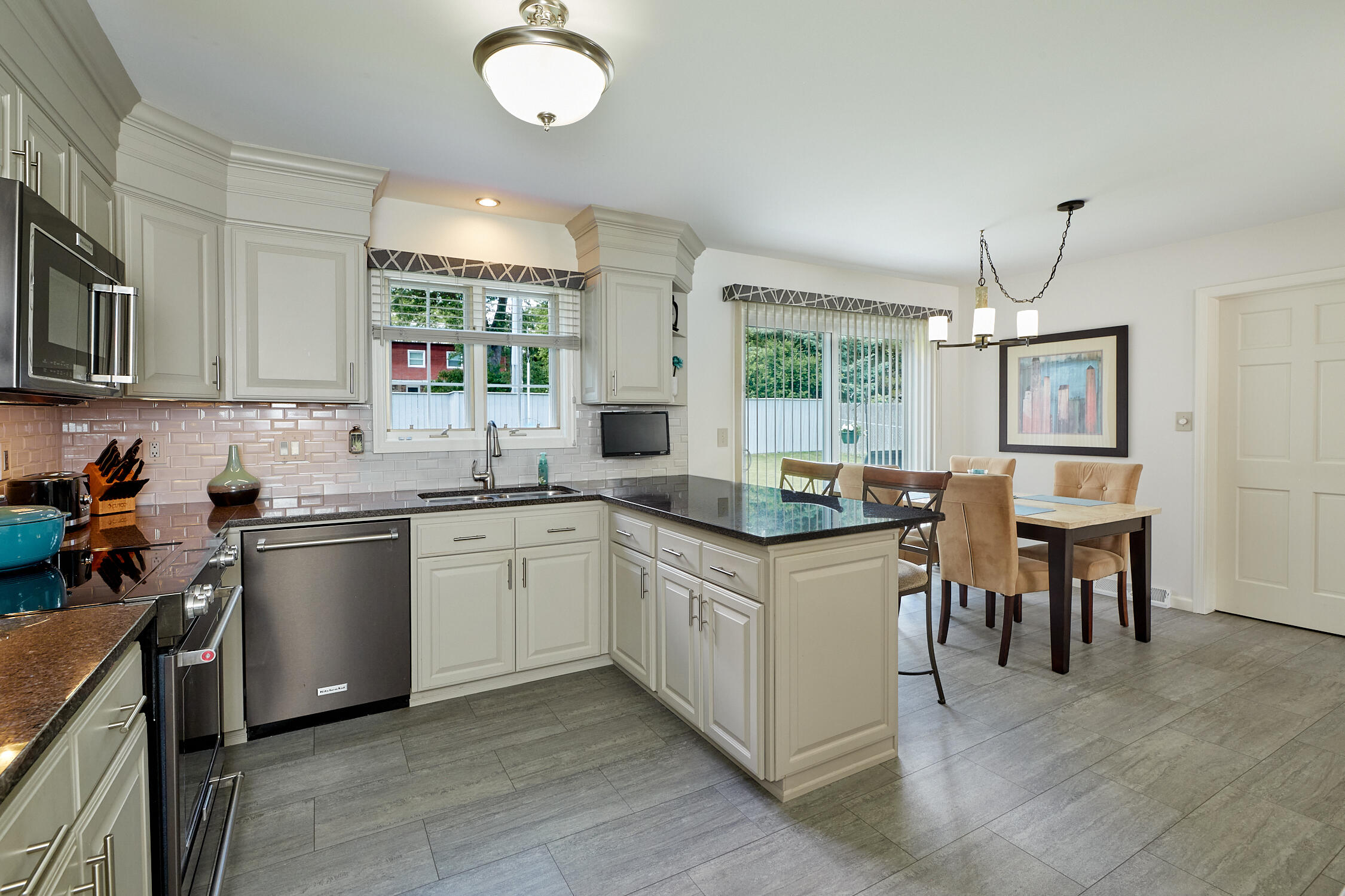 14 Virginia Street Racine, WI 53405 - Photo 9 of 29 Kitchen & Dining