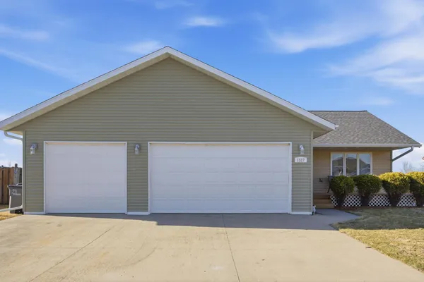 $360,000 | 1527 41st Avenue South, Moorhead, MN 56560